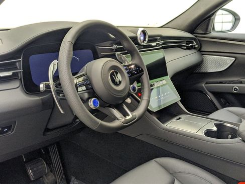 Used 2024 Maserati Grecale GT image 38