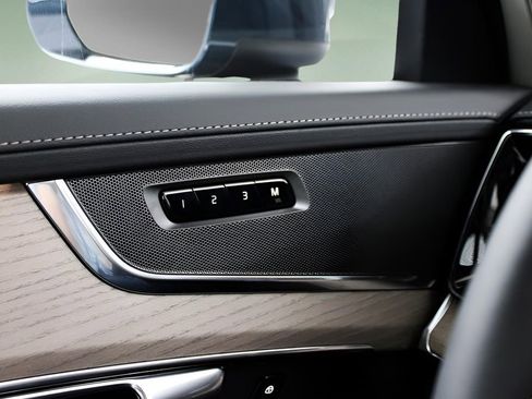 New 2025 Volvo XC90 B6 Core w/ Protection Package image 18