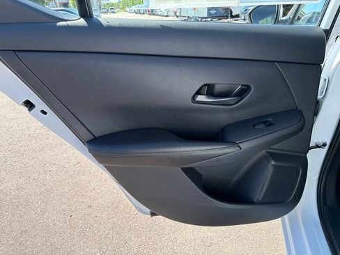 Used 2025 Nissan Sentra SV FWD image 17