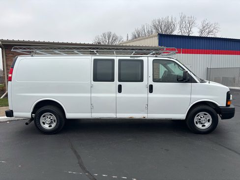 Used 2013 Chevrolet Express 2500 Extended image 2