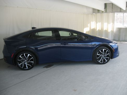 Used 2024 Toyota Prius Prime XSE image 4