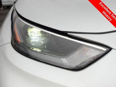 Certified 2023 Toyota Highlander L image 6