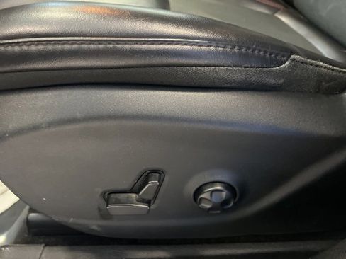 Used 2019 Jeep Cherokee Trailhawk w/ Cold Weather Group image 21