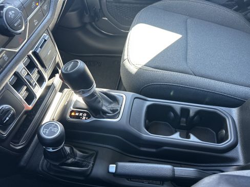 New 2025 Jeep Gladiator Sport image 39