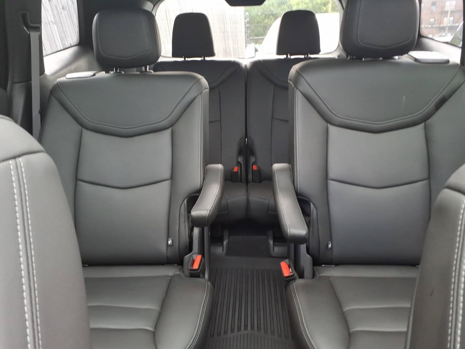 Used 2024 Cadillac XT6 Sport w/ Technology Package AWD/4WD image 34