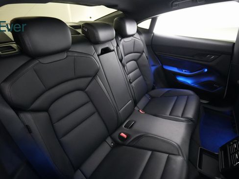 Used 2021 Porsche Taycan 4S image 9