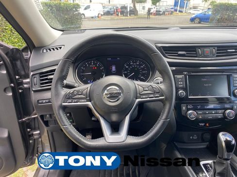 Used 2019 Nissan Rogue SV FWD image 14