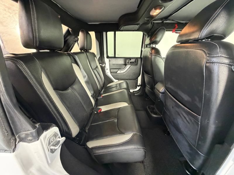 Used 2018 Jeep Wrangler Unlimited Rubicon w/ Connectivity Group AWD/4WD image 86