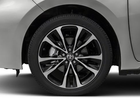 Used 2017 Toyota Corolla SE w/ SE Premium Package FWD image 11