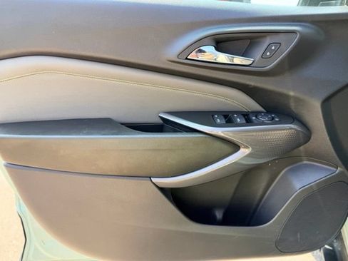 Used 2026 Chevrolet Trax ACTIV w/ Sunroof Package FWD image 19