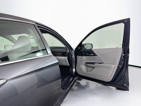 Used 2017 Honda Accord EX-L image 31