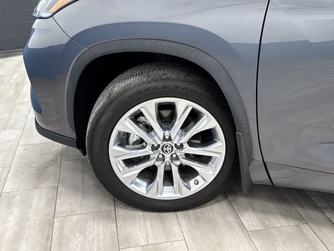 Used 2024 Toyota Highlander Limited image 36