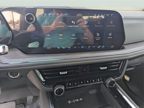 New 2025 Chevrolet Suburban Premier image 22