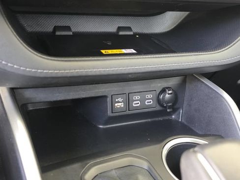 Used 2023 Toyota Highlander XLE FWD image 24