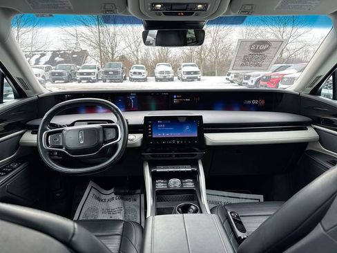 Used 2024 Lincoln Nautilus Reserve image 10