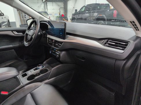 Used 2025 Ford Escape Platinum image 14