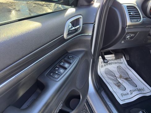 Used 2020 Jeep Grand Cherokee Limited w/ Luxury Group II image 9