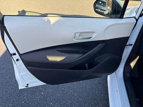 Used 2021 Toyota Corolla LE w/ Carpet Mat Package (TMS) image 15
