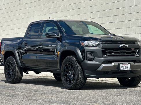 Used 2026 Chevrolet Colorado Trail Boss AWD/4WD image 2