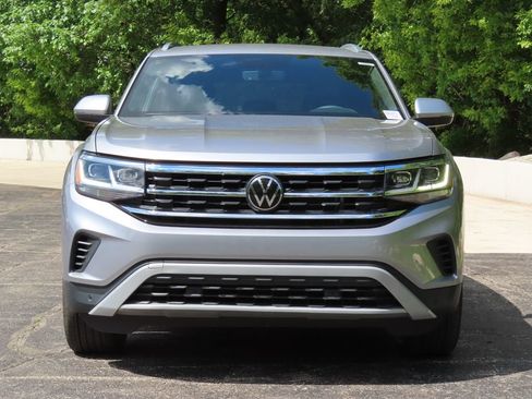 Used 2023 Volkswagen Atlas Cross Sport SE w/ Panoramic Sunroof Package AWD/4WD image 4