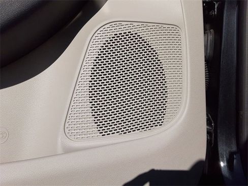 Certified 2021 Chrysler Pacifica Touring-L image 14