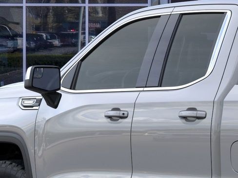 Used 2025 GMC Sierra 1500 SLE image 12