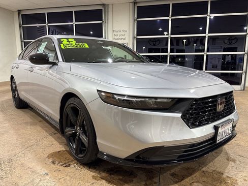 Used 2025 Honda Accord Sport image 4