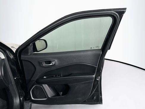 Used 2018 Jeep Compass Altitude image 30