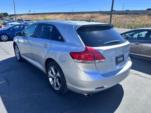 Used 2011 Toyota Venza AWD w/ Premium Pkg #2 image 4