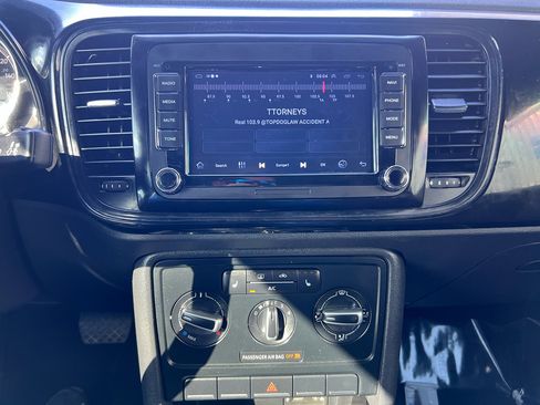 Used 2018 Volkswagen Beetle 2.0T S w/ Style & Comfort Package For S image 18