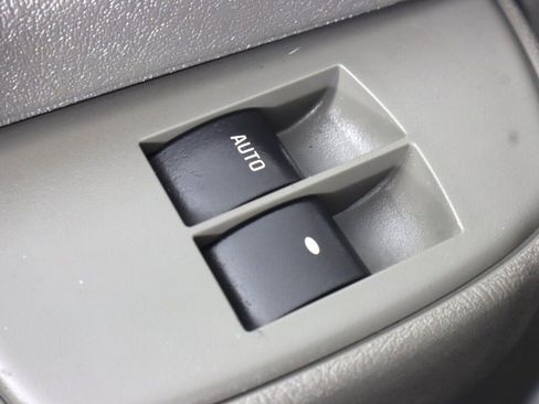 Used 2018 Chevrolet Express 2500 w/ Driver Convenience Package image 24