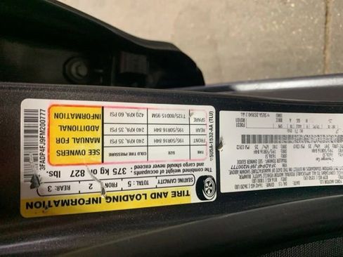 Used 2015 Ford Fiesta Titanium FWD image 31