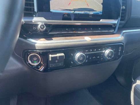 Used 2026 GMC Sierra 1500 SLT AWD/4WD image 17