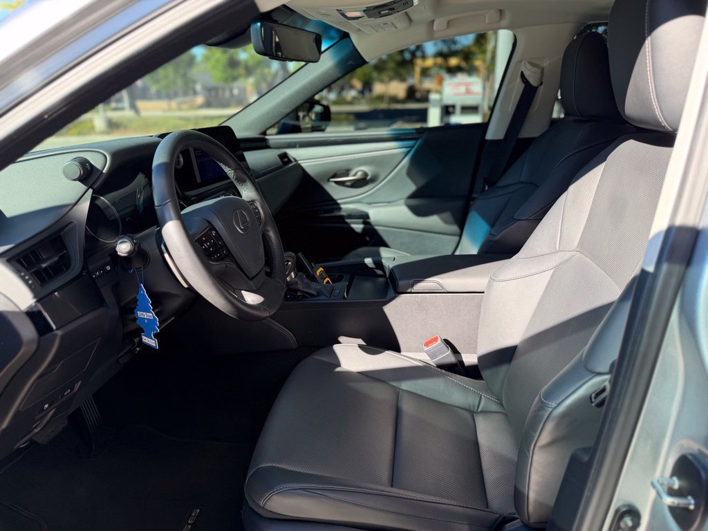 Used 2025 Lexus ES 350 FWD image 5