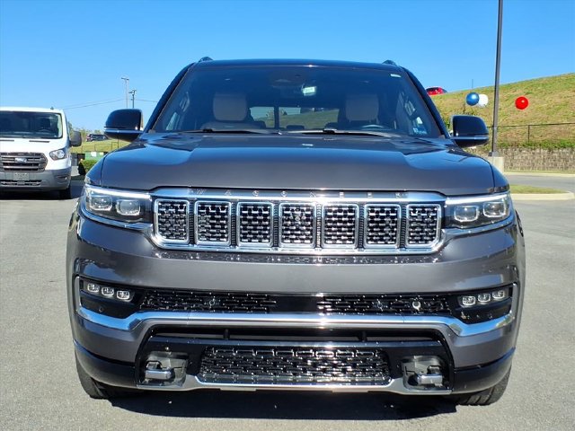Used 2023 Jeep Grand Wagoneer L Series III w/ Rear Seat Video Group 1 AWD/4WD image 12
