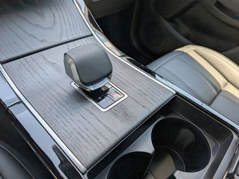 Certified 2024 Land Rover Range Rover Evoque Dynamic SE image 17