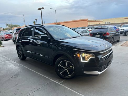 Used 2024 Kia Niro EX image 5