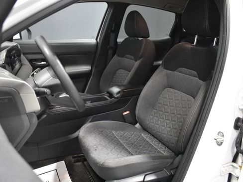 Certified 2025 Nissan Kicks SV AWD/4WD image 5
