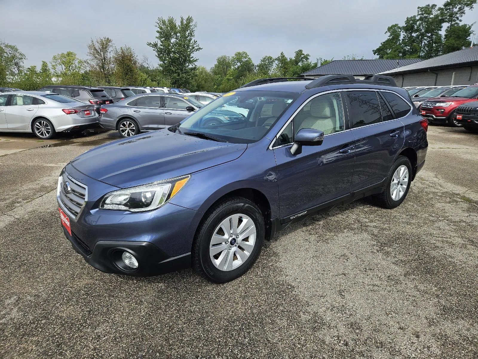Used 2017 Subaru Outback 2.5i Premium AWD/4WD image 3