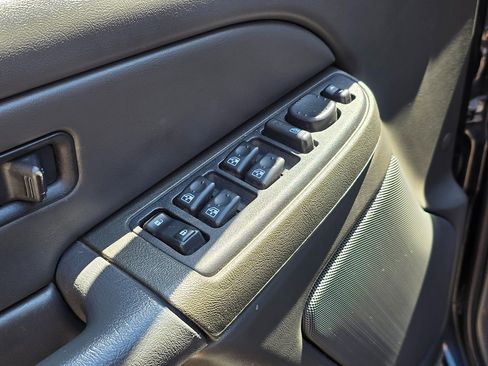Used 2005 Chevrolet Silverado 1500 LS AWD/4WD image 28