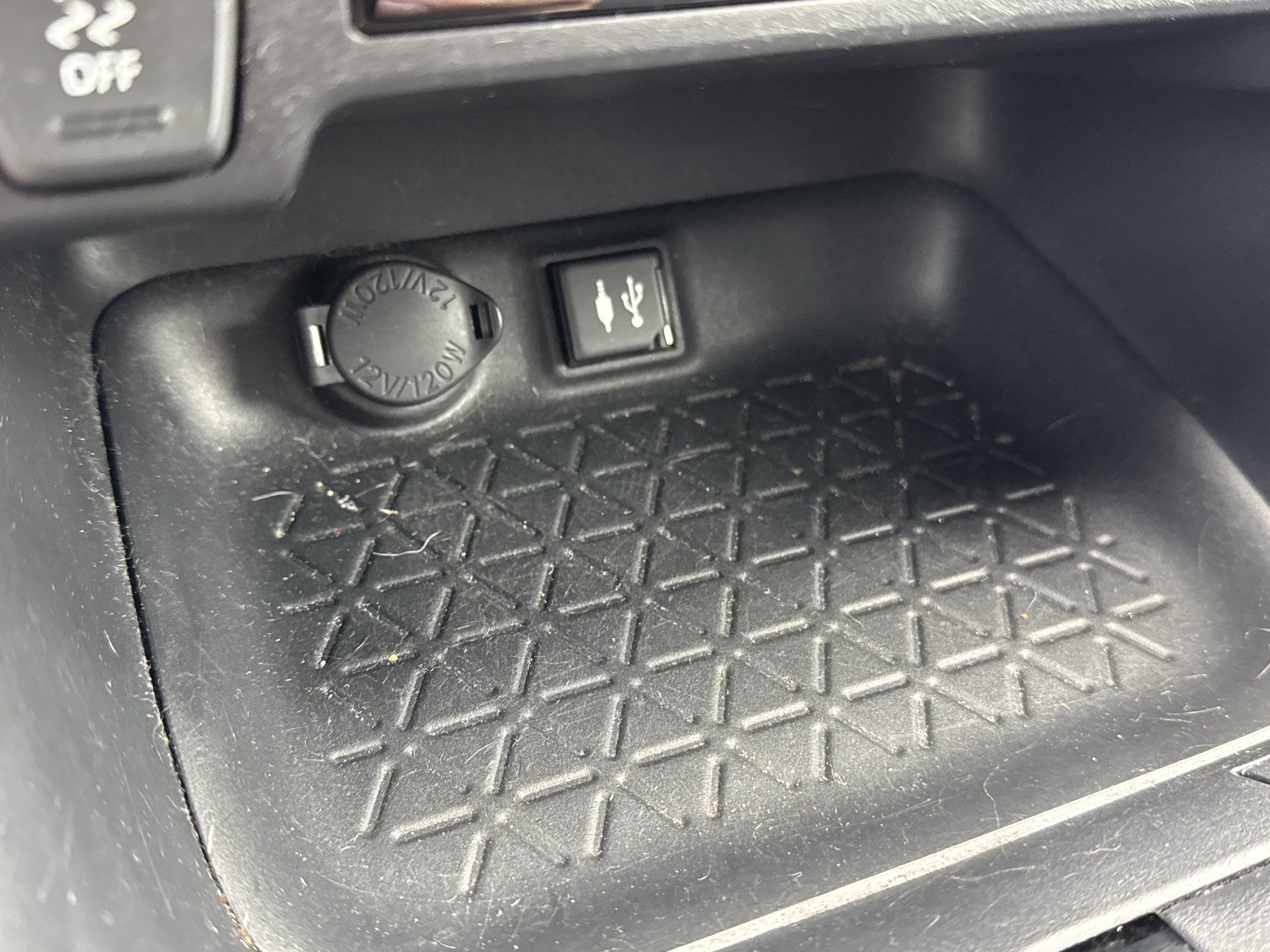 Used 2019 Toyota RAV4 XLE FWD image 30