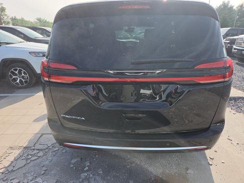 New 2027 Chrysler Pacifica Select FWD image 15