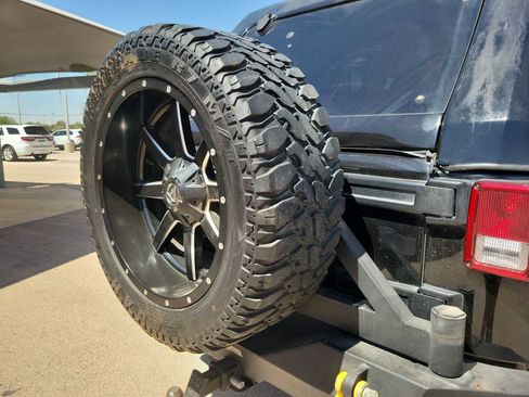 Used 2015 Jeep Wrangler Unlimited Sahara w/ Connectivity Group image 15