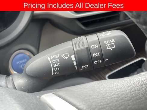 Used 2023 Toyota Sienna XLE FWD image 32