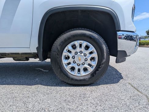 Used 2024 Chevrolet Silverado 2500 LTZ AWD/4WD image 11