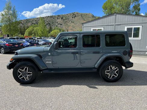 Used 2024 Jeep Wrangler Unlimited Sahara w/ Technology Group AWD/4WD image 2