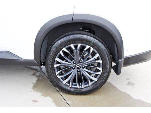 Certified 2025 Nissan Rogue SL w/ Tech Package AWD/4WD image 32
