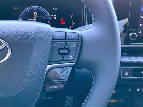 Used 2025 Toyota Camry SE w/ Convenience Package image 25