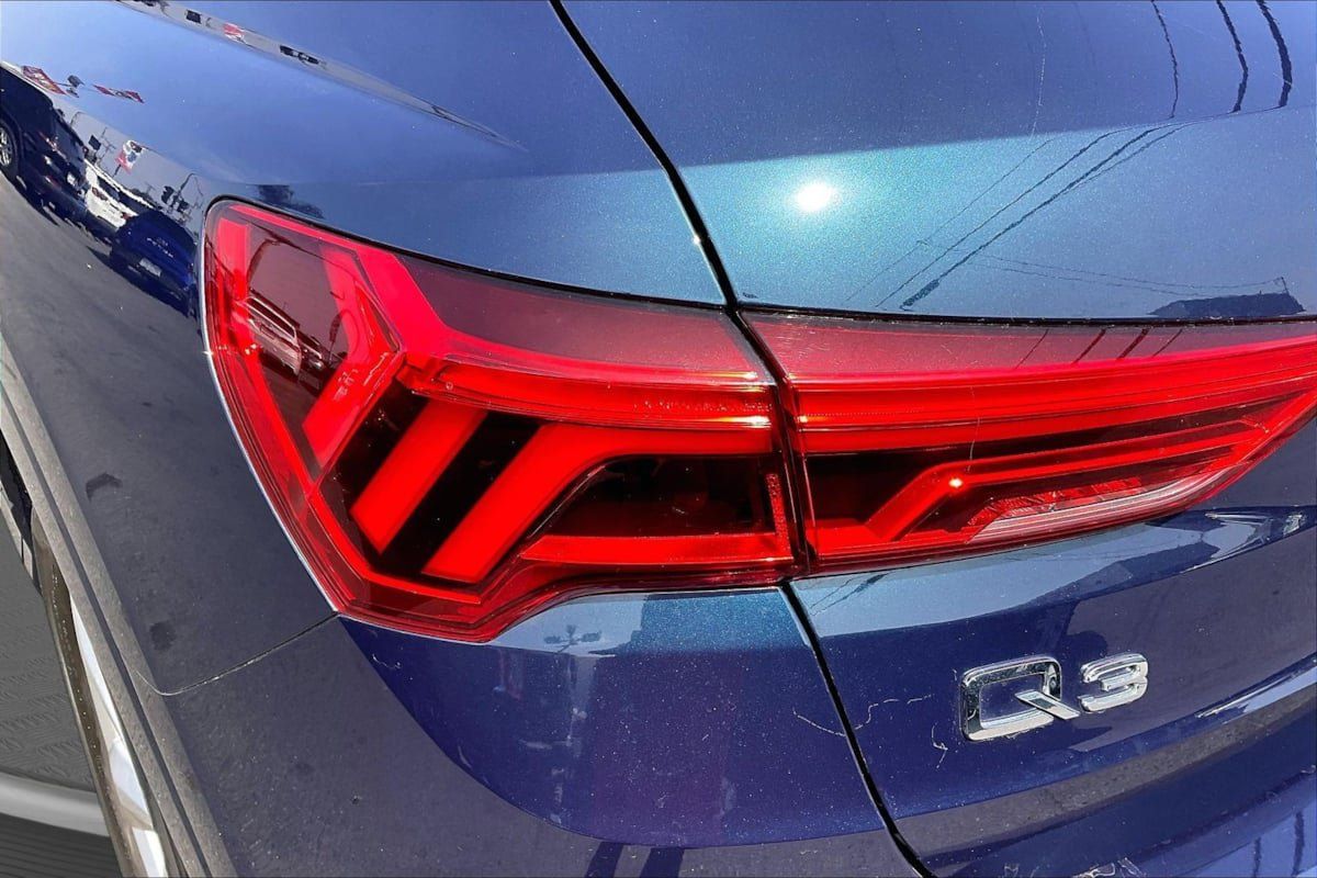 Used 2020 Audi Q3 2.0T Premium w/ Convenience Package AWD/4WD image 30