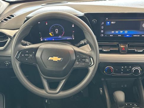 Used 2025 Chevrolet TrailBlazer LT FWD image 13